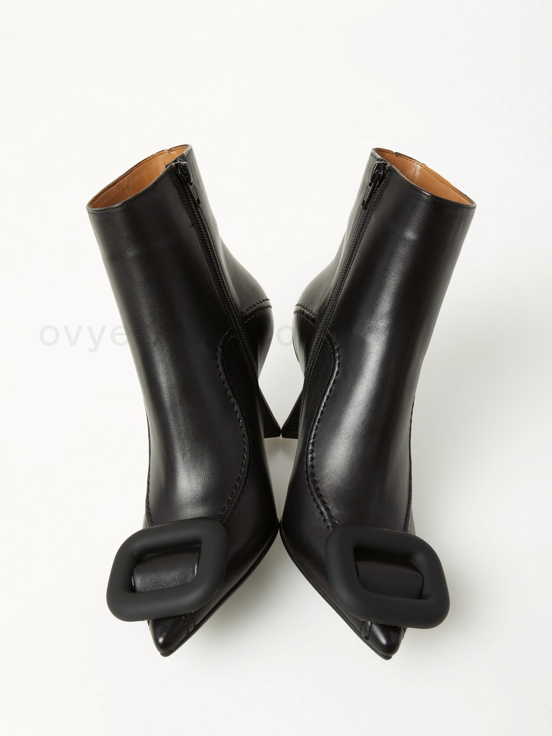 Acquista Online Leather Ankle Boot F0817885-0599